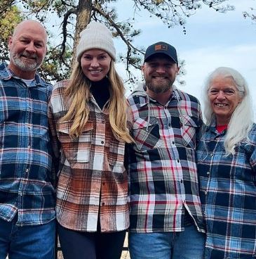 Lindsay Hubbard with her parents and sibling